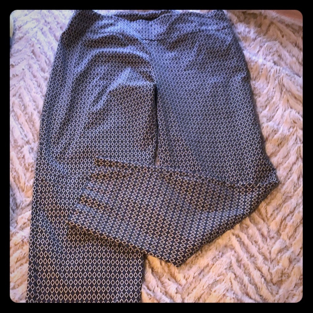 Blu,White&Black Diamond pattern Mid Rise Pants 👖